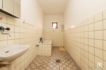 PREDAJ 5 IZBOVÝ RODINNÝ DOM S ROZSIAHLYM POZEMKOM - 15