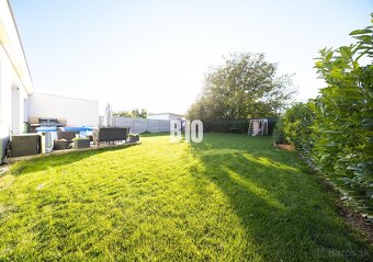 PRIESTRANNÝ 4 IZBOVÝ DVOJDOM V TICHOM PROSTREDÍ SLEPEJ ULICE - 15