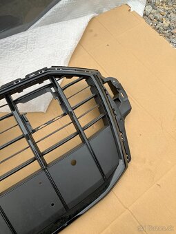 maska mrizka grill audi q7 20- cerna - 15