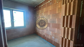 NA PREDAJ-Moderný 4-izbový holobyt v novostavbe v Lipanoch - 15