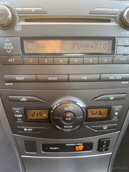 Toyota Corolla 1.6, r.v. 2010, benzin 97 kW - 15