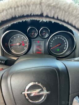 Opel astra 1,4 benzín rok 2010 - 15