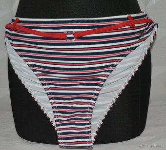 Dámske plavky a bikiny veľ. L - 15