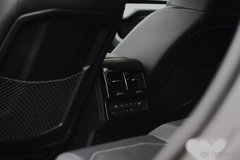 Volkswagen Touareg 3.0 TDI V6 R-Line 4Motion - 15