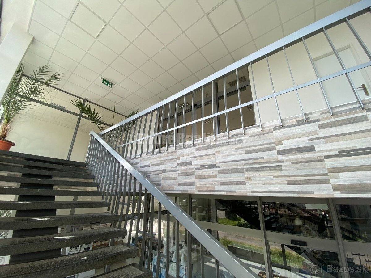 Na prenájom pekný obchodný priestor o rozlohe 250m2 v Rimav - 16
