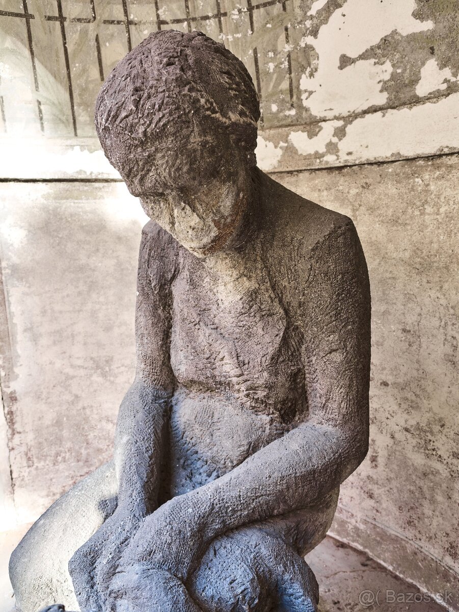 Obrie pieskovcové súsošie „Matka s dieťaťom” z obdobia prvej - 16