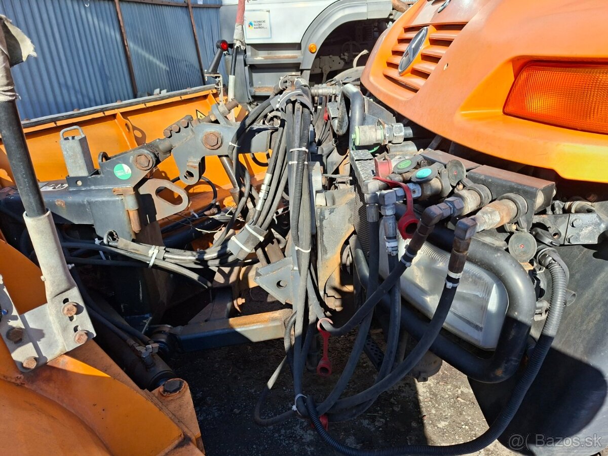 MB UNIMOG U 400 4X4 - 16