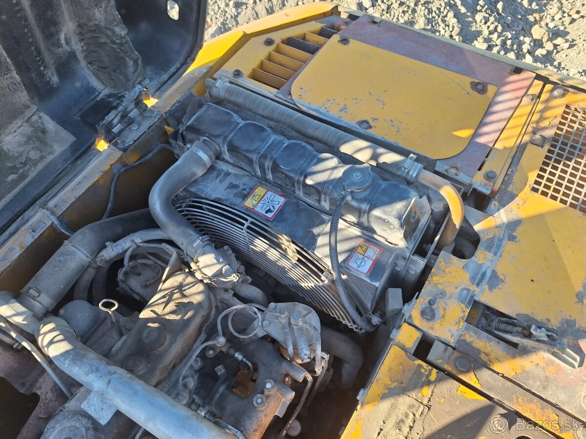 JCB JS 130 - 16