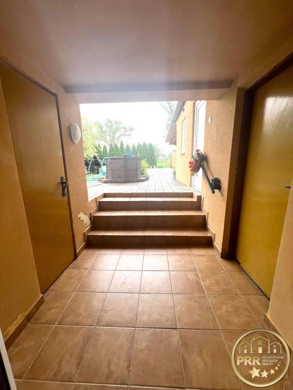 ZNÍŽENÁ CENA Pekný čiastočne prerobený rod.dom, V. Ch - 16