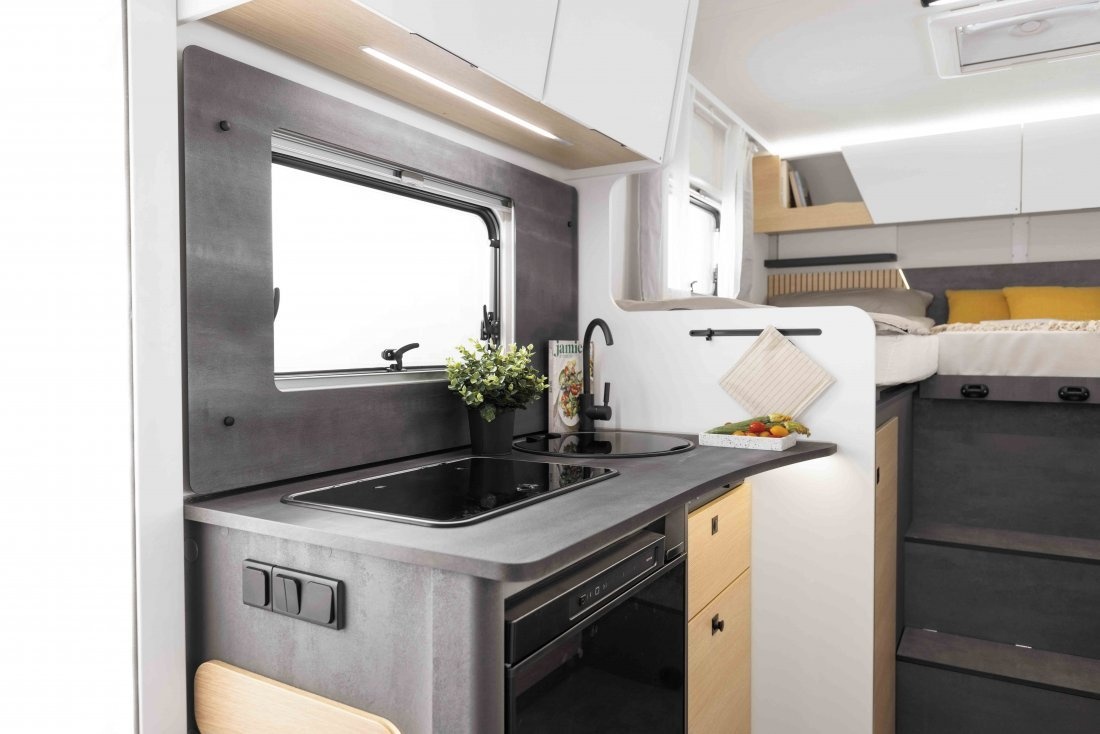 NOVÁ ALKOVNA AHORN CAMP A 690 2026 – RENAULT MASTER - 16