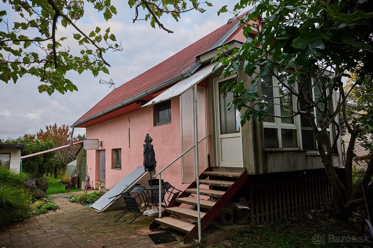 Predám 7 izbový rodinný dom - 16