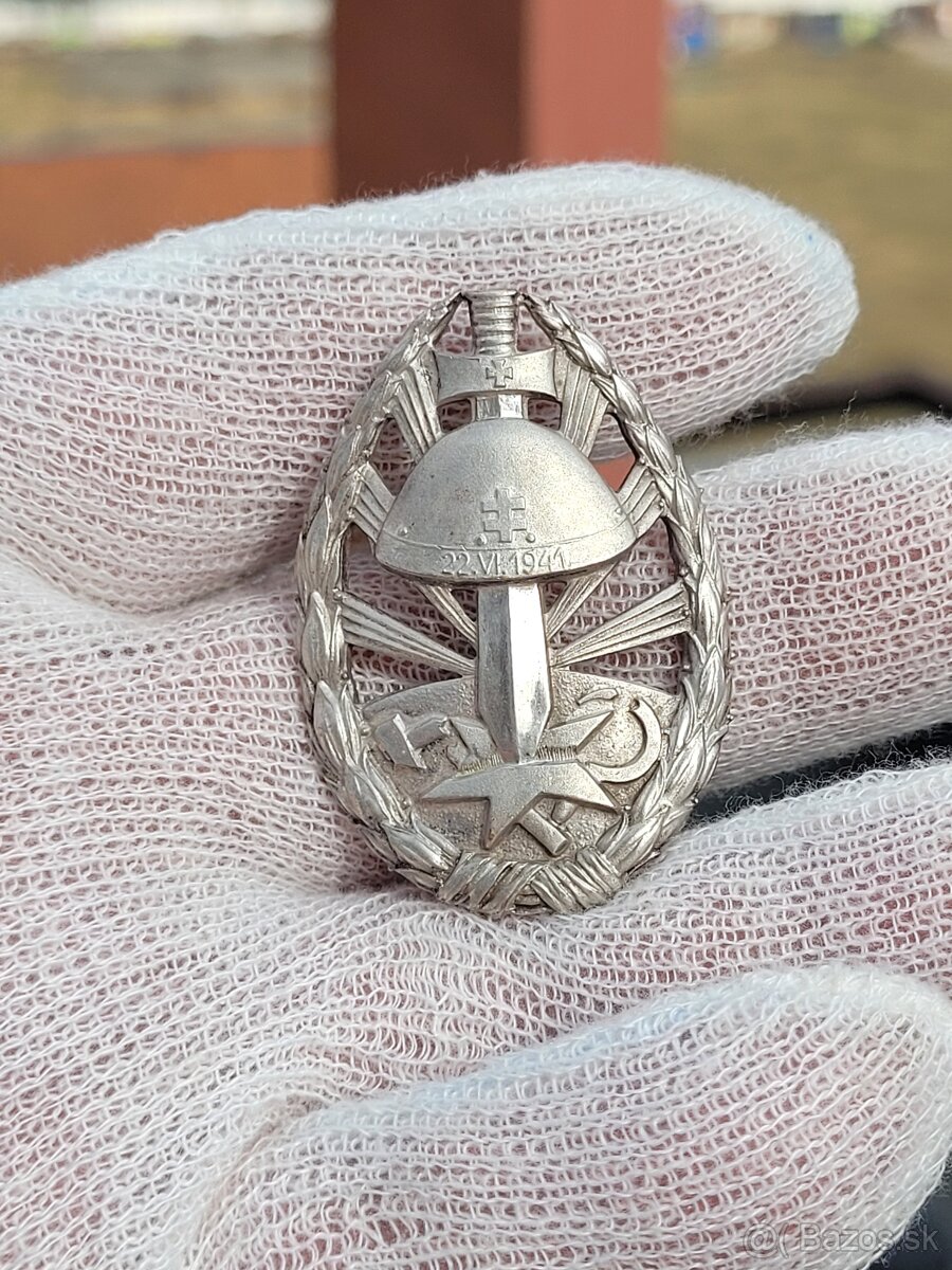 Odznak.vyznamenanie..vf. - 16