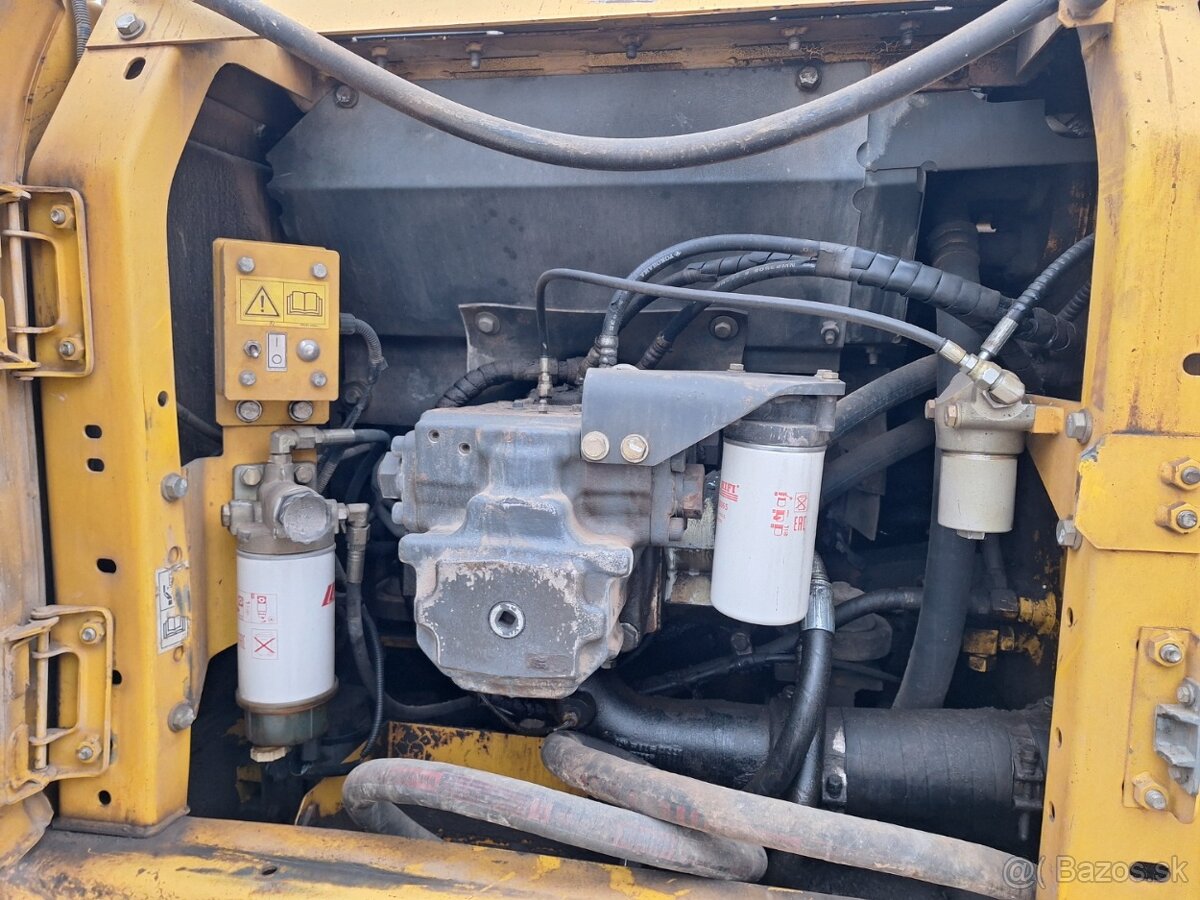 KOMATSU PC 240 LC - 16