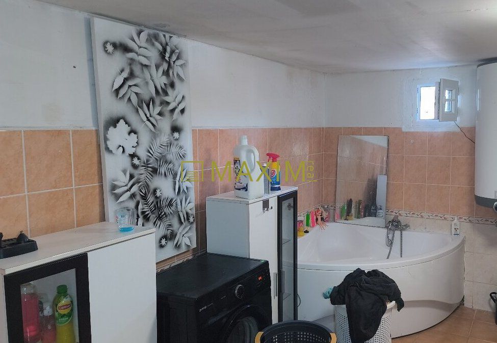 Ponúkam na predaj rodinný dom v obci Ružindol, vhodný na pok - 16