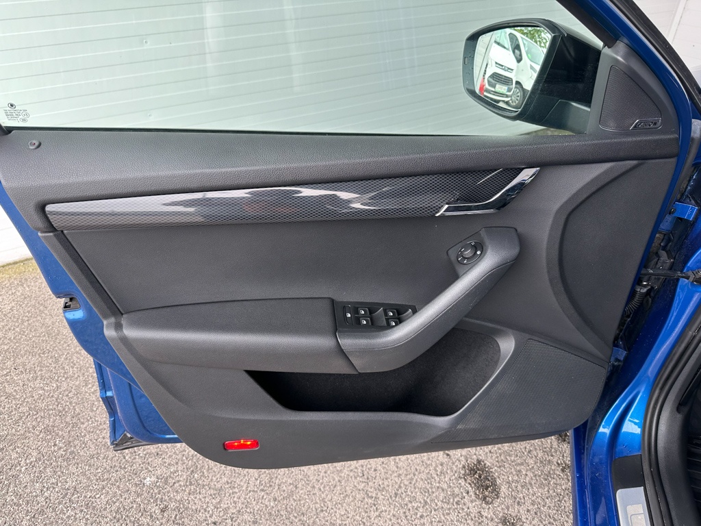 483- Škoda,Octavia Combi RS,2015,nafta,2.0 TDI RS,135kw - 16