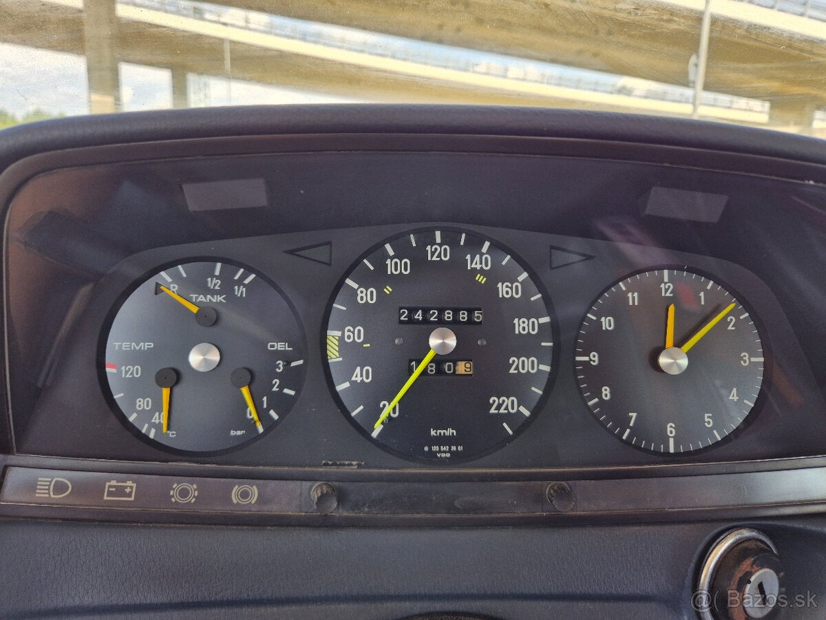 Mercedes-Benz 280CE W123 - 16