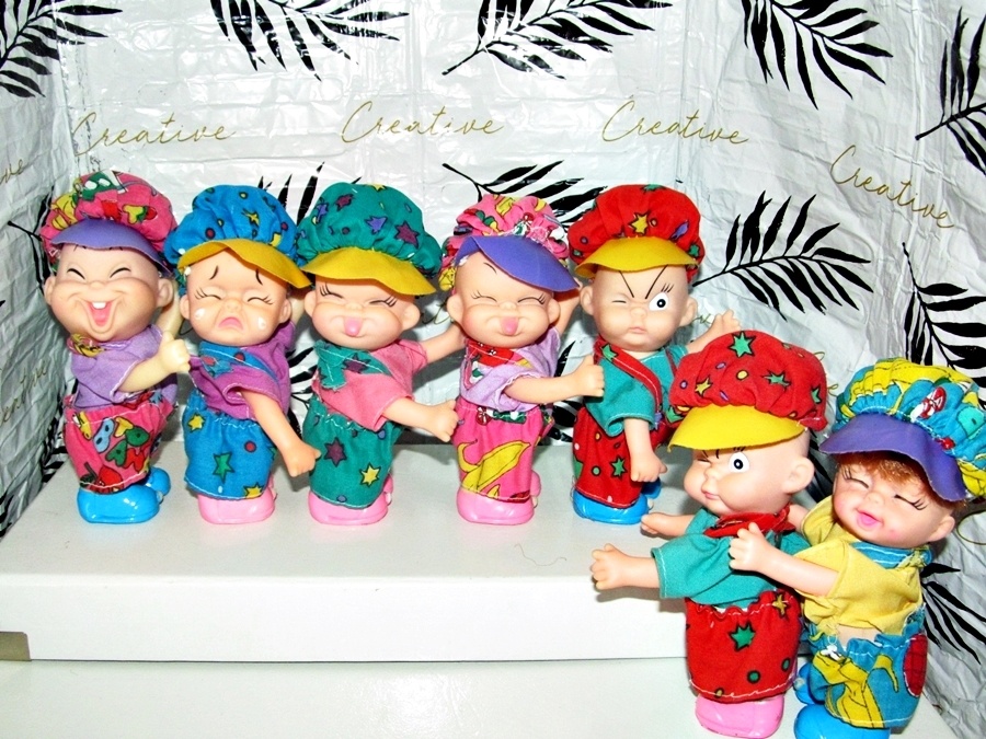 Retro sběratelské malé panenky šklebíci parta 7 rošťáků - 16