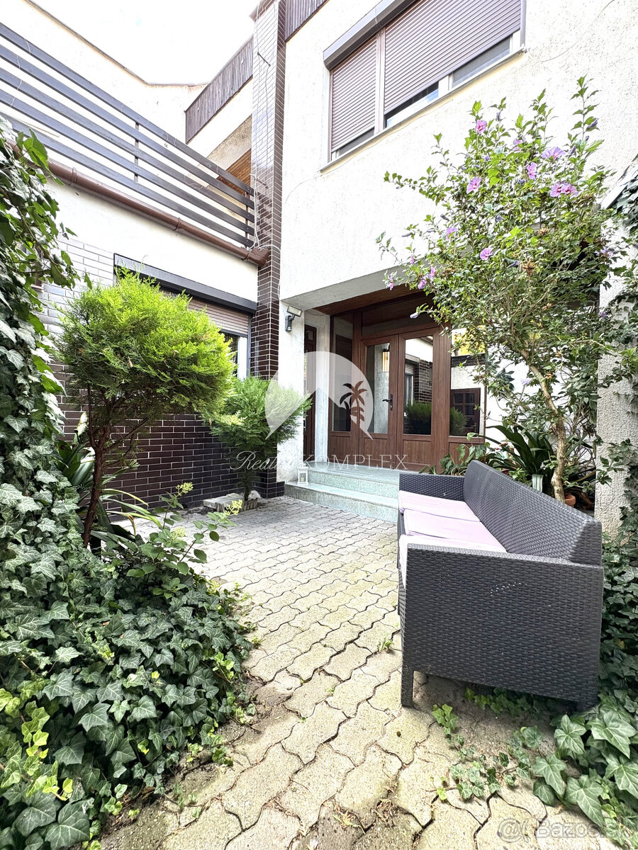 Reality KOMPLEX s.r.o. ponúka na PRENÁJOM 5 izbový rodinný d - 16