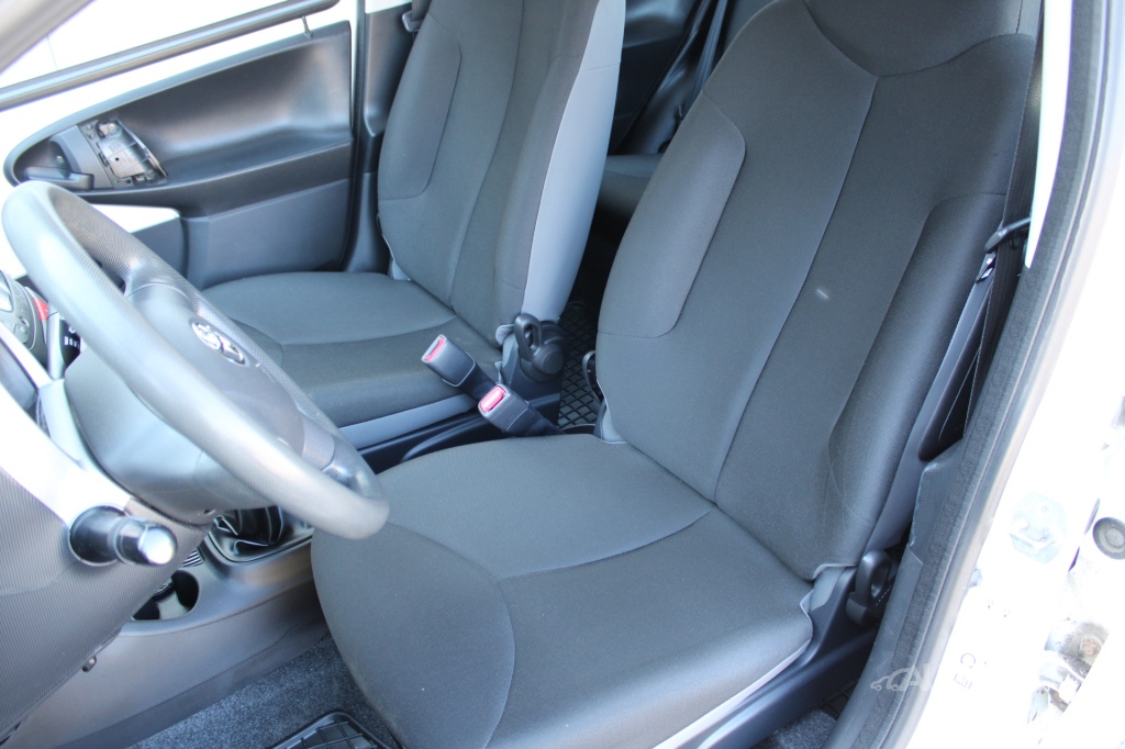 Toyota Aygo 1,0 i 50 kW - 16