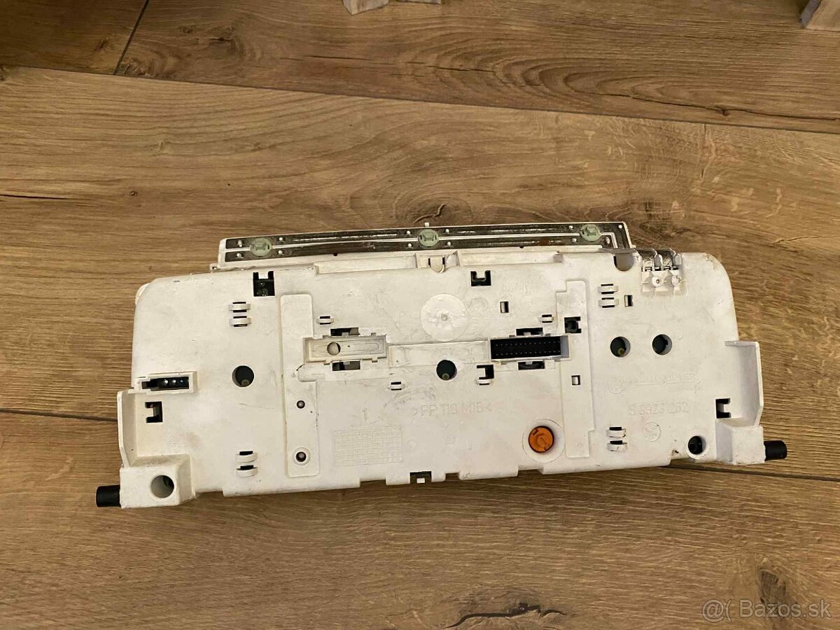 Prístrojová doska na VW PASSAT B4 variant - 16