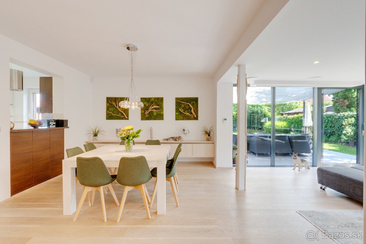 Predám štýlový 6-izbový rodinný dom blízko BA - 16