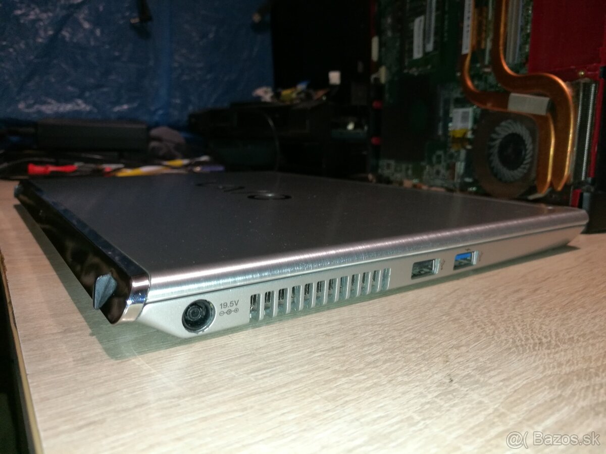 Sony. 13,3“. Dotyková obrazovka. - 16