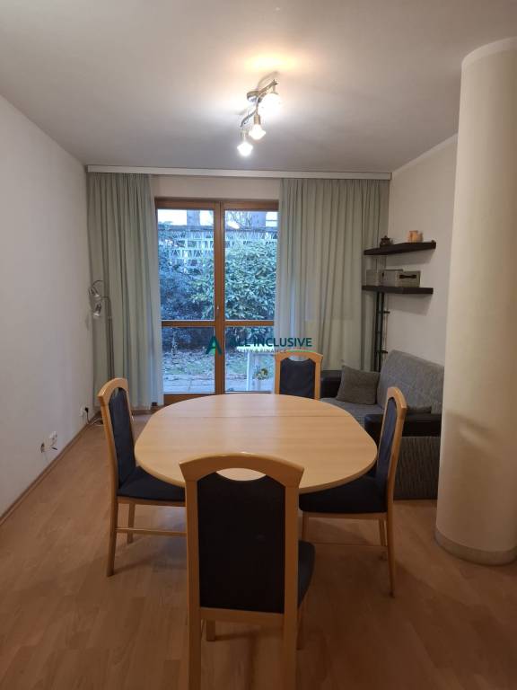 Priestranný byt v centre Bratislavy so záhradou - 16