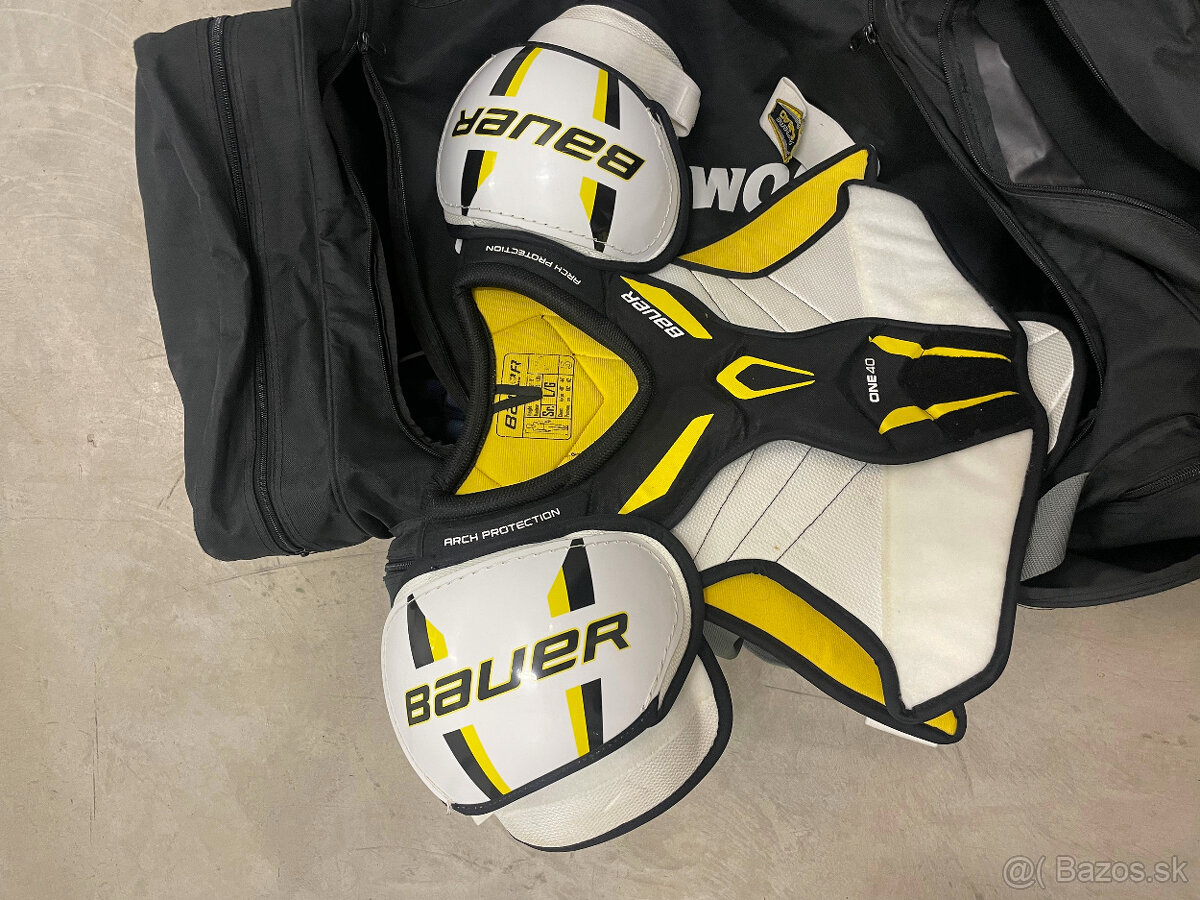 Predam hokejovu vystroj Bauer Supreme One 40 Senior - 16