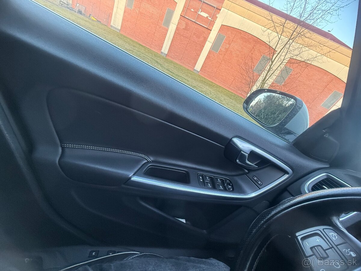 Volvo V60 hybrid.R-design 4x4 - 16