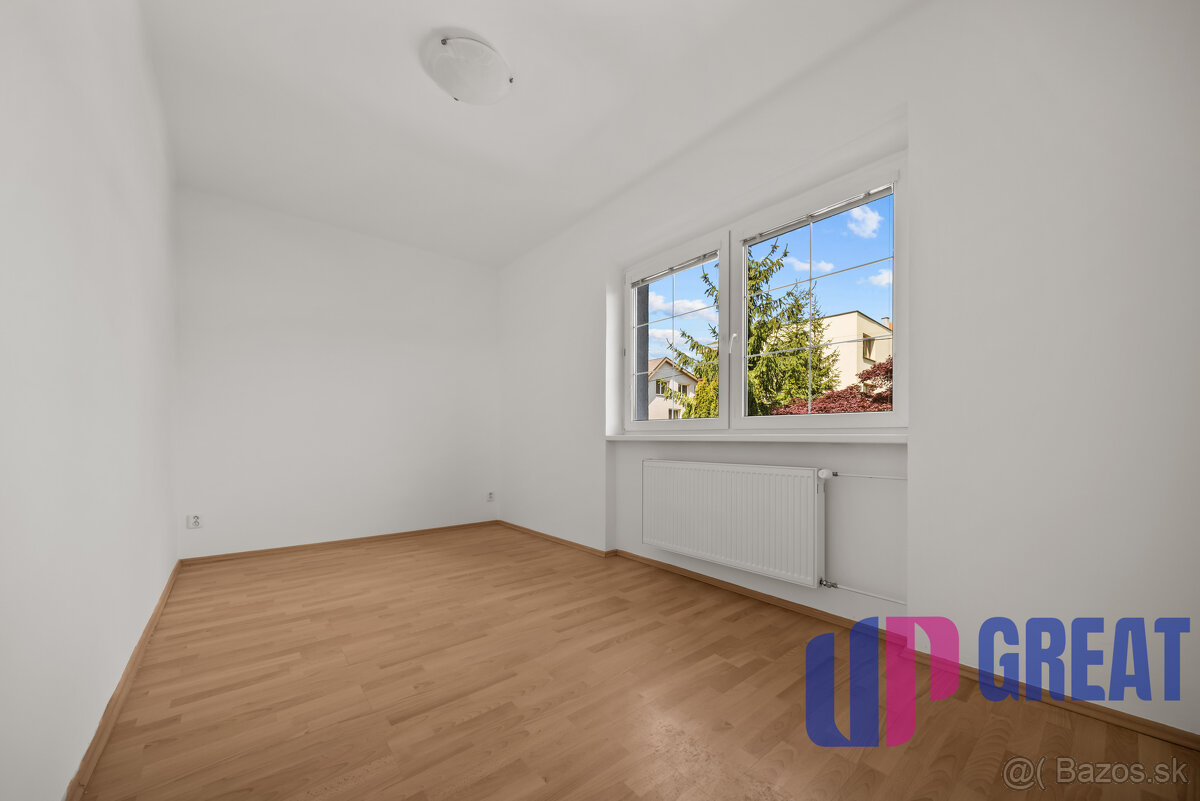 Predaj priestranného 4 izbového rodinného domu s bazénom na - 16