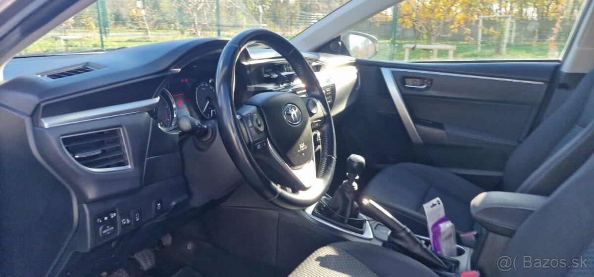 Toyota Corolla 1.4 Diesel, Zlata 2015+navigacia+2x komplety - 16