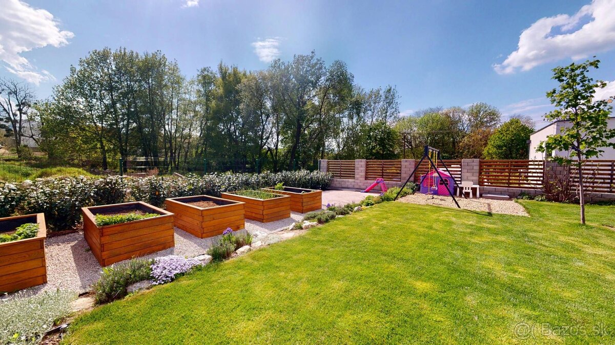 REZERVOVANÉ Nízkoenergetický 5i samostatne stojaci rodinný - 16