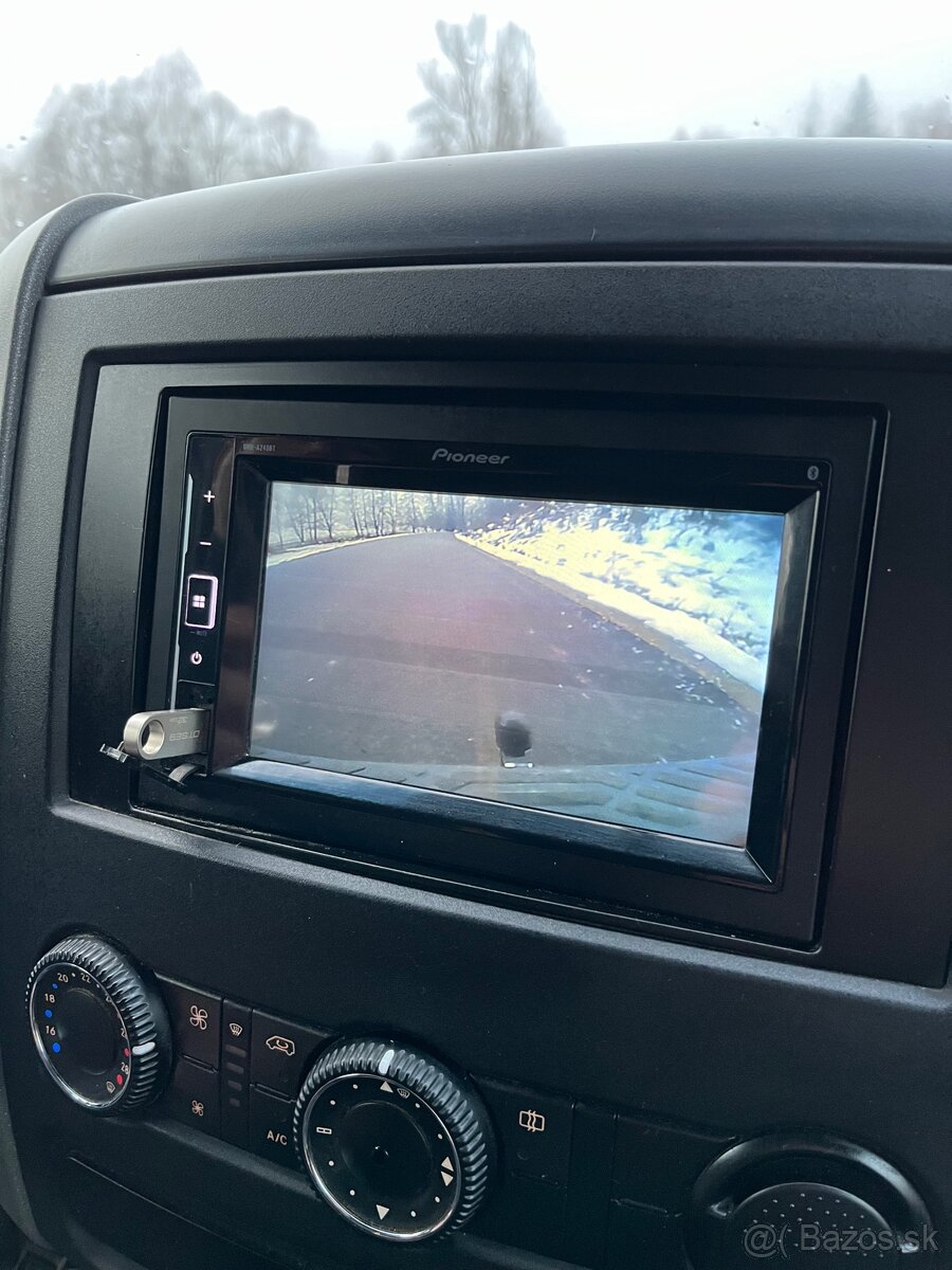 Mercedes-Benz Sprinter - 16