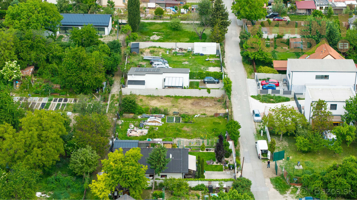VYMEŇ SUSEDA - VÝNIMOČNÝ STAVEBNÝ POZEMOK, BOČNÁ ULICA, BRA - 16