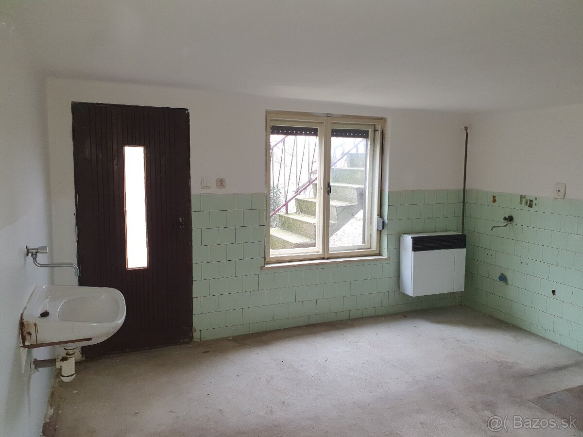 Kvalitný murovaný rodinný dom v okrese Levice - 16