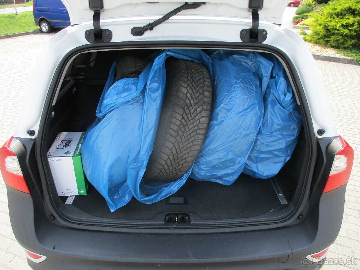 Volvo XC70 2,4D5 120KW Momentum Man. AWD 2012 DPH - 16