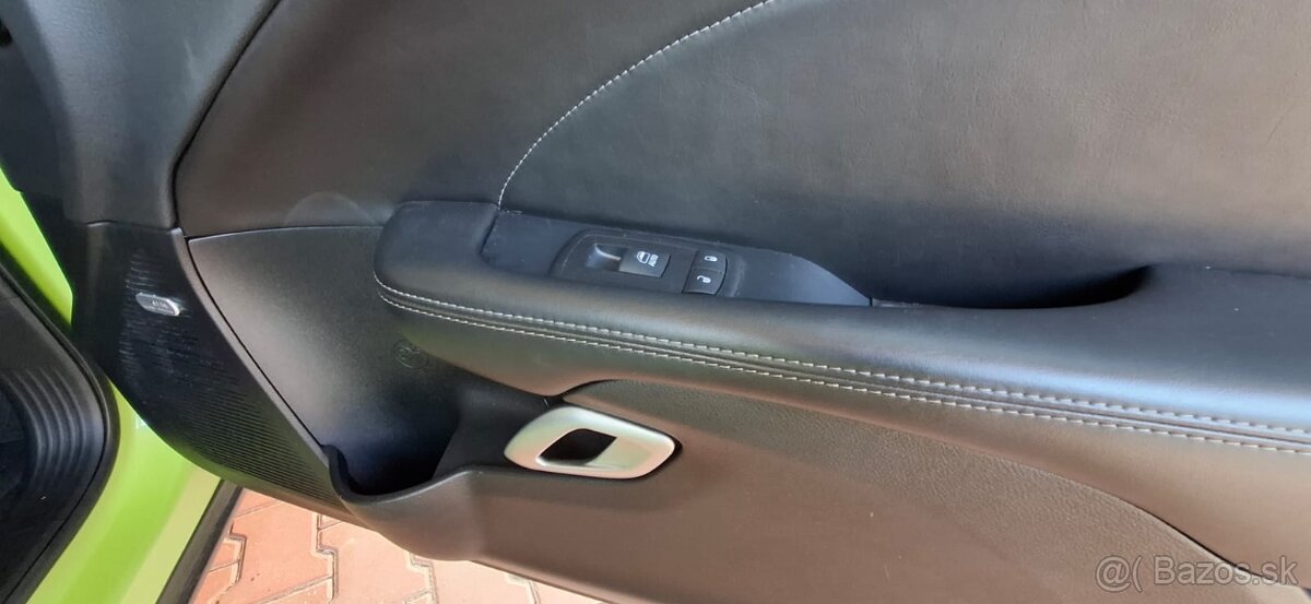 Dodge Challenger R/T 6.4 V8 SHAKER 392 Scat Pack Manuál - 16