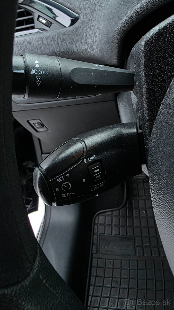 Peugeot 208 1.2 PureTech • 61 kW • 2018 - 16