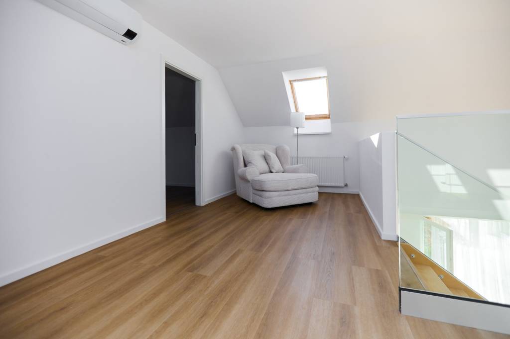 NA PREDAJ- EXKLUZÍVNY- 5 - IZBOVÝ RODINNÝ DOM, MALÁ IDA - PA - 16