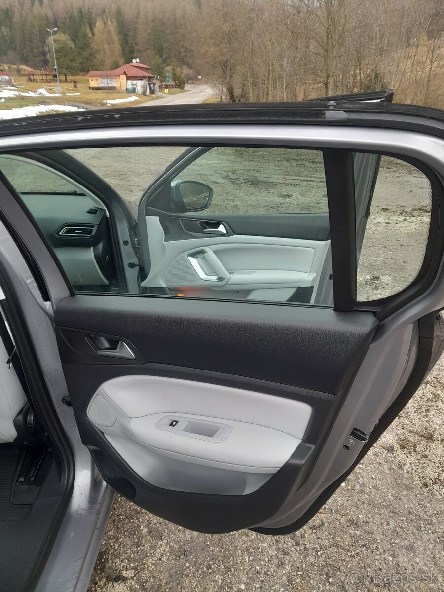 Peugeot 308 benzín - 16