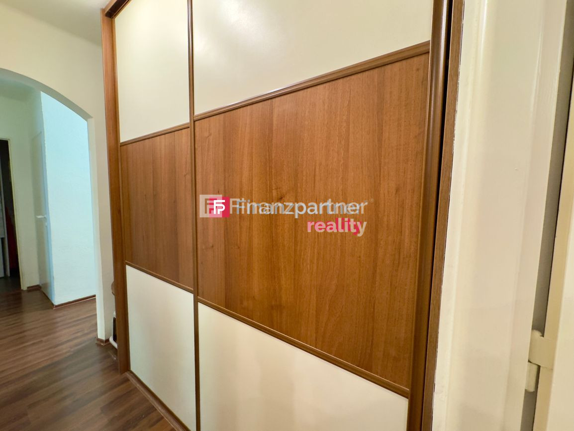 Na predaj priestranný 4-izbový byt Boriny - 16