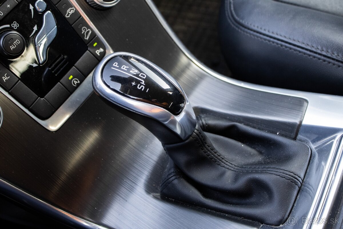 Volvo XC60 140kW (2015) - 16