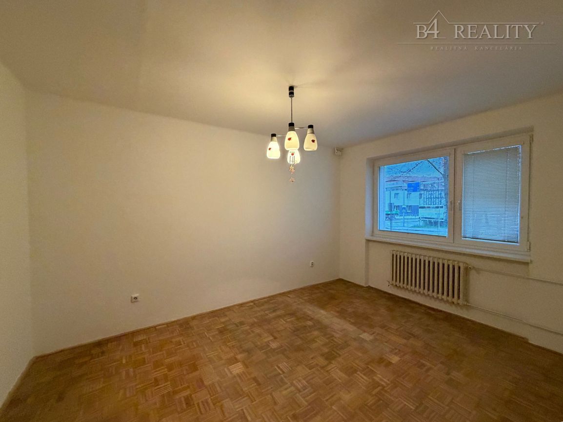 3 izbový tehlový byt, 72 m2 + presklená lodžia a balkón, vla - 16