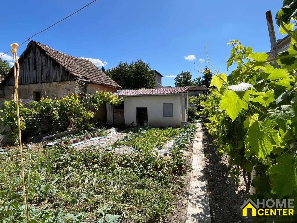 NA PREDAJ 4 izb. rodinný dom s veľkým potenciálom v Kolárove - 16