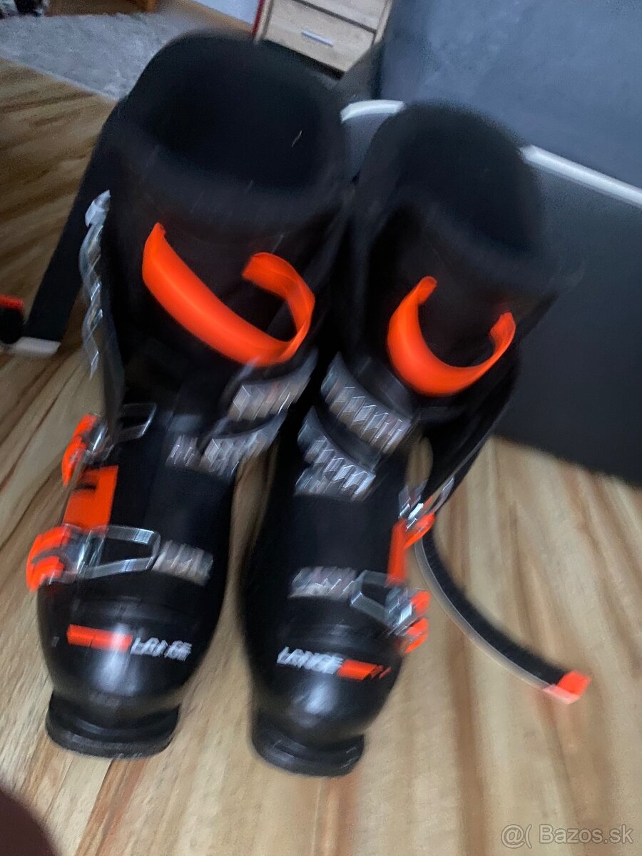 Lyžiarky a lyže - 16