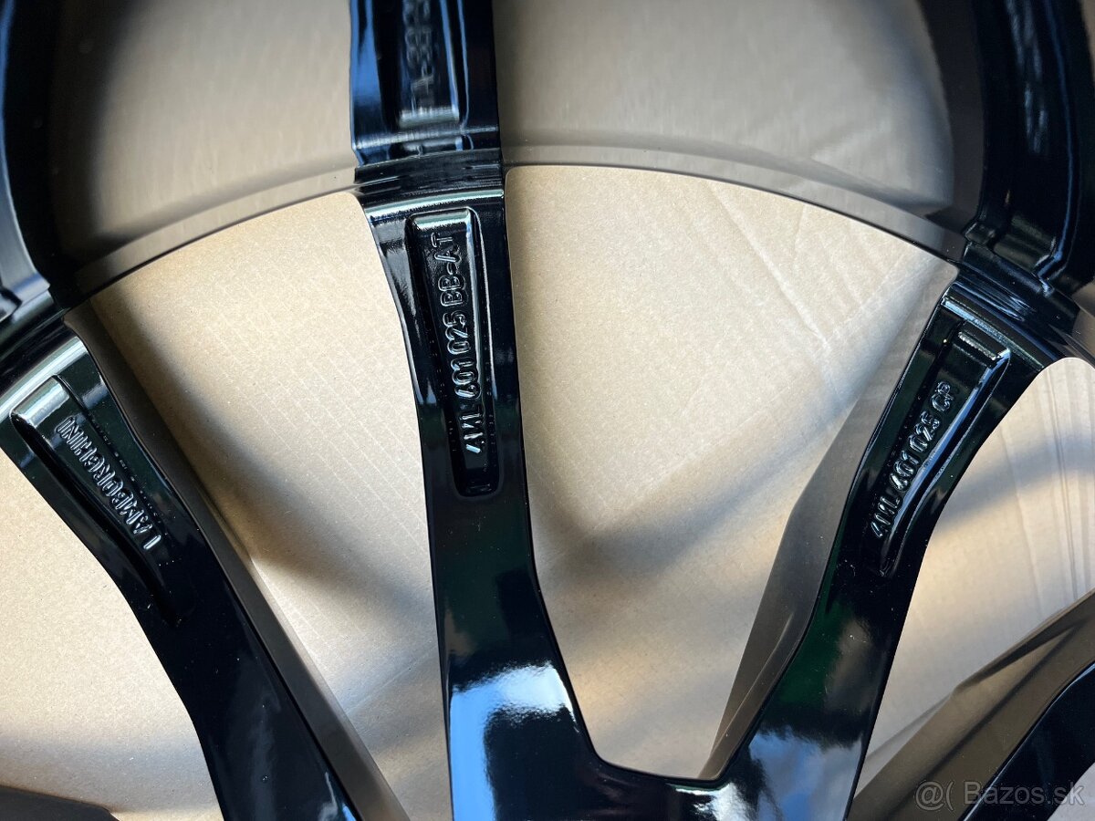 LAMBORGHINI URUS 23" Bronze, nové, originál - 16