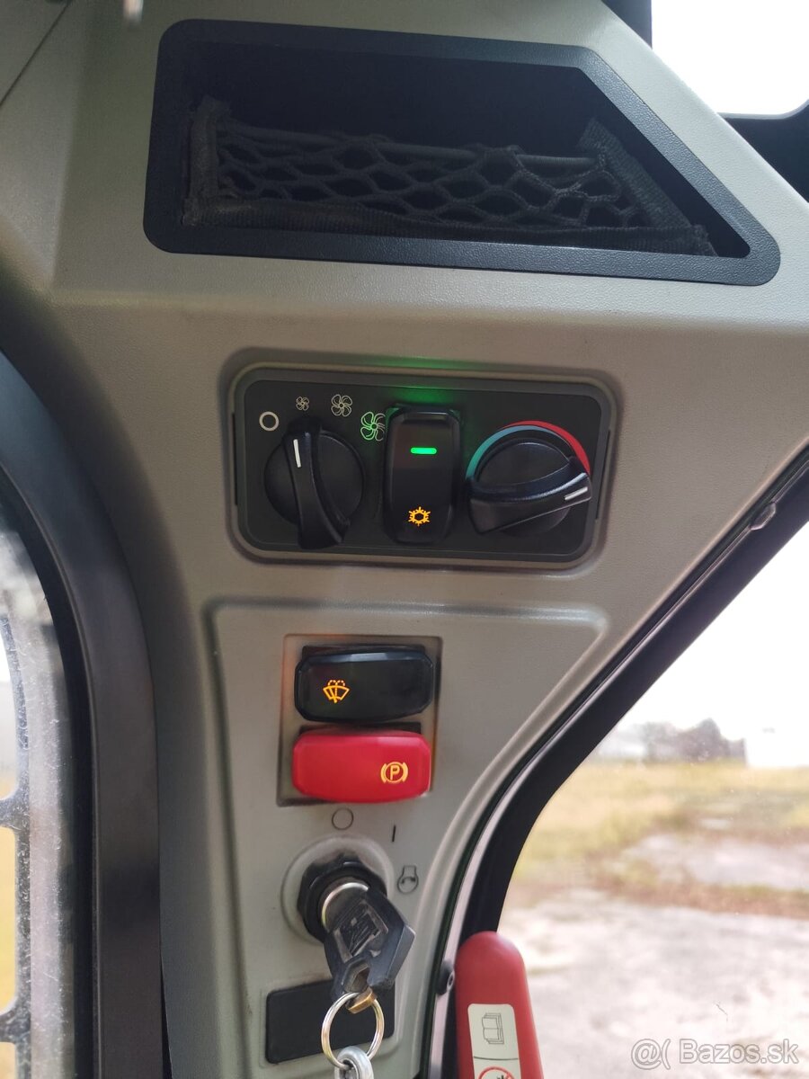 Nakladač CAT 262D3, posledný model. Plná výbava. ŠPZ. - 16