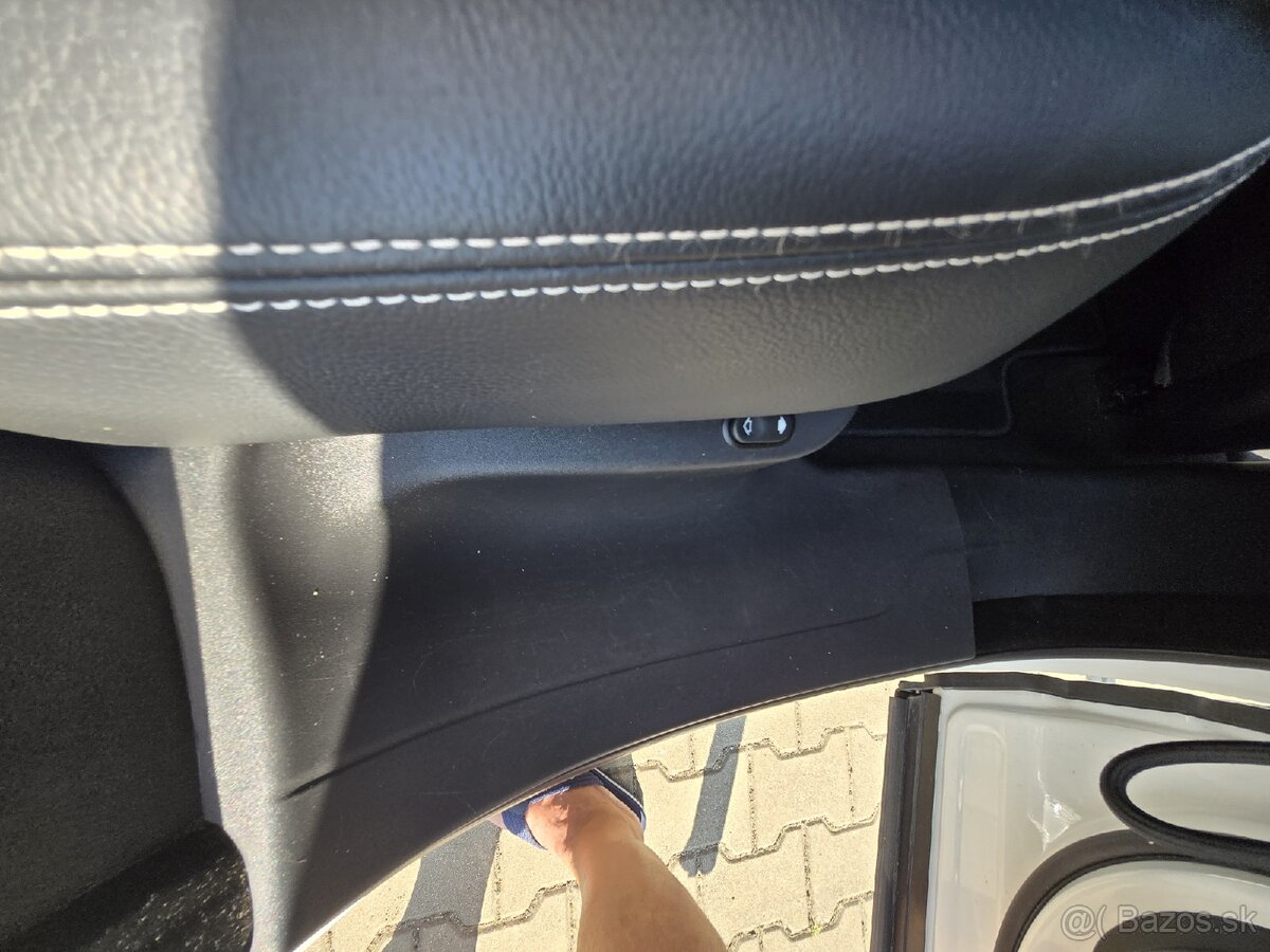 RANGE ROVER VELAR - PREDAJ AJ NA SPLÁTKY - 16