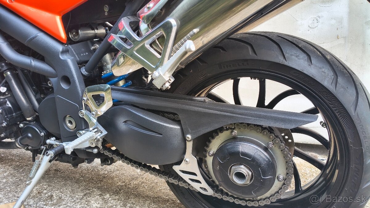 Triumph SPEED TRIPLE 1050 - 16
