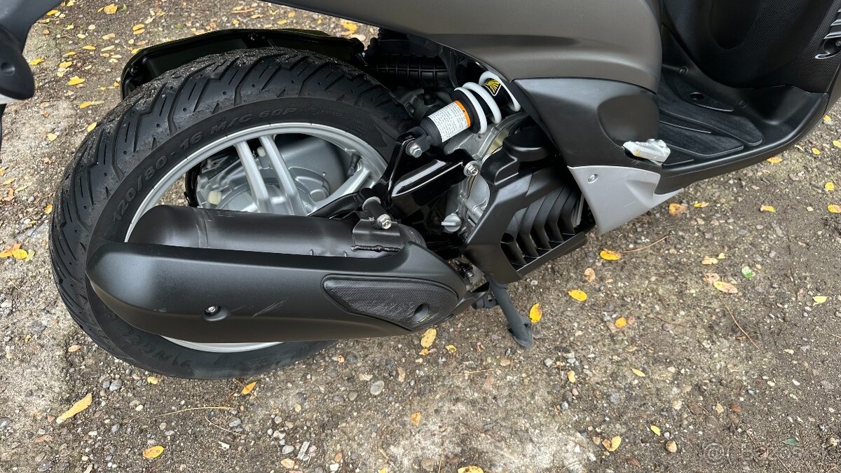 Yamaha Xenter 150 r.v. 2016 - 16